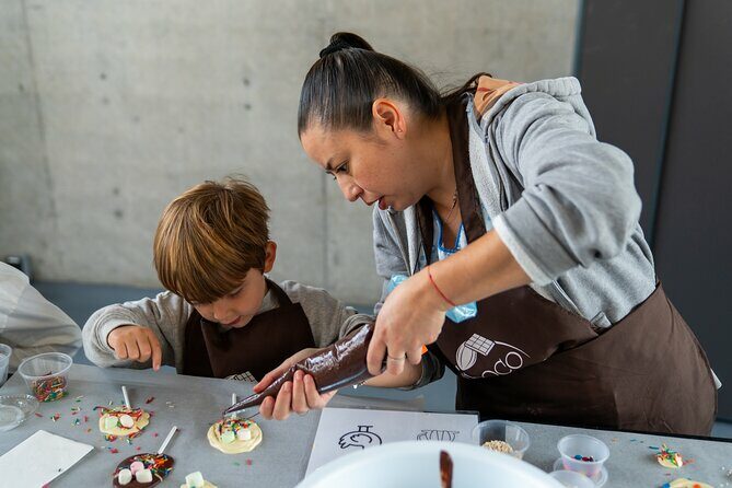 Workshop To Create Your Own Chocolate Bars - A Closer Look at the Experience