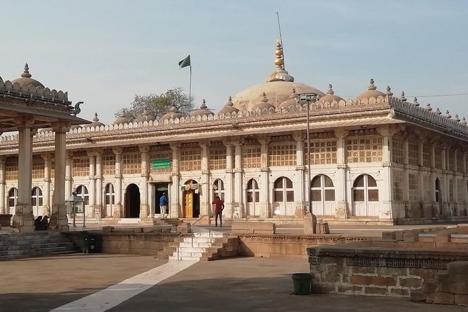 World Heritage Ahmedabad City Tour in Private Car With Guide and Lunch - Hutheesing Jain Temple