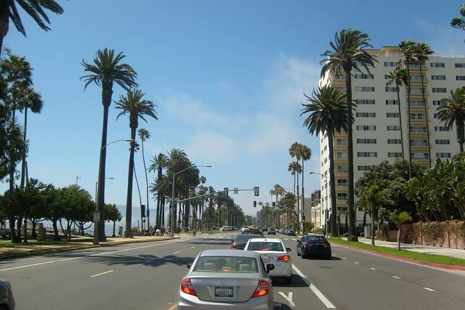 Worlds Best 5-Hour Tour Is a Custom Limo With the Biggest Bar Ever!! - Explore the City With Ease