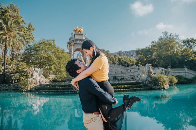 Write Your Love Story in Barcelona, Ciutadella Park Edition - Capturing Cherished Moments in Barcelona