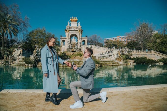 Write Your Love Story in Barcelona, Ciutadella Park Edition - Wheelchair-Accessible Photoshoot in Ciutadella Park