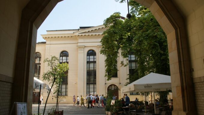 Wrocław: 2-Hour E-Bus Tour With Licensed Guide, 13-15 People - Cancellation and Payment Policy