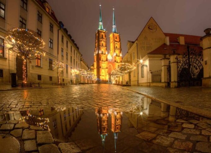 Wroclaw: 2-Hour Mysterious Walking Night Tour - Unique Perspectives of the City