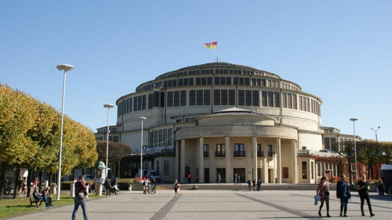 Wrocław: 2-Hour RETRO E-Bus Tour (For Groups up to 7 People) - Guided Sightseeing