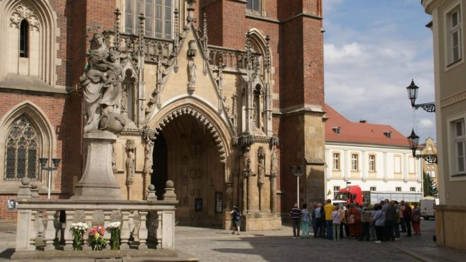 Wrocław: 2-Hour RETRO E-Bus Tour (For Groups up to 7 People) - Additional Amenities