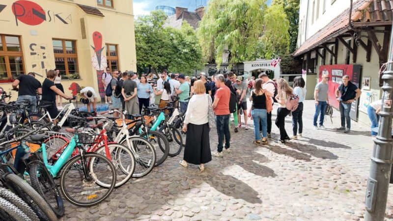 Wrocław: 3-Hour Tour With a Guide on Electric Bikes - Cycling in Wrocław