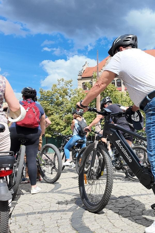 Wrocław: 3-Hour Tour With a Guide on Electric Bikes - Rental Information and Requirements