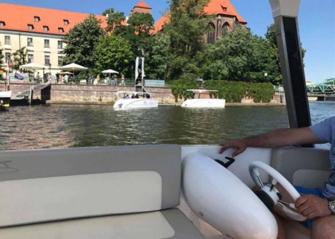 Wroclaw: City Walk and Cruise by Luxury Solar Catamaran - Solar Catamaran Cruise Experience