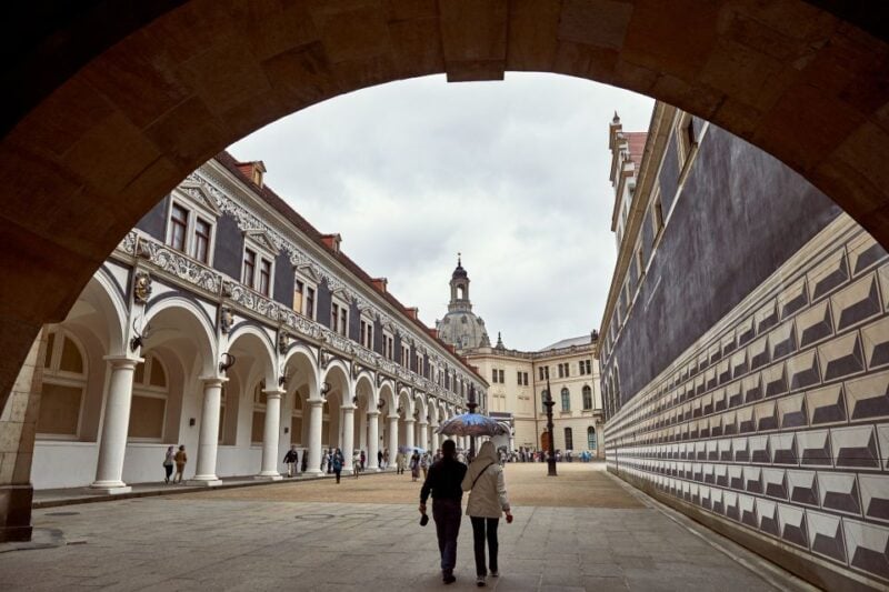 Wroclaw: Dresden Day Trip - Accessibility and Group Experience