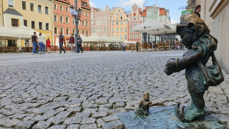 Wrocław: Following the Dwarfs. See the City Differently! 2h - Key Sites Along the Dwarf Tour