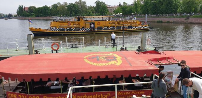 Wrocław: Gondola Cruise With a Guide - Gondola Capacity and Suitability