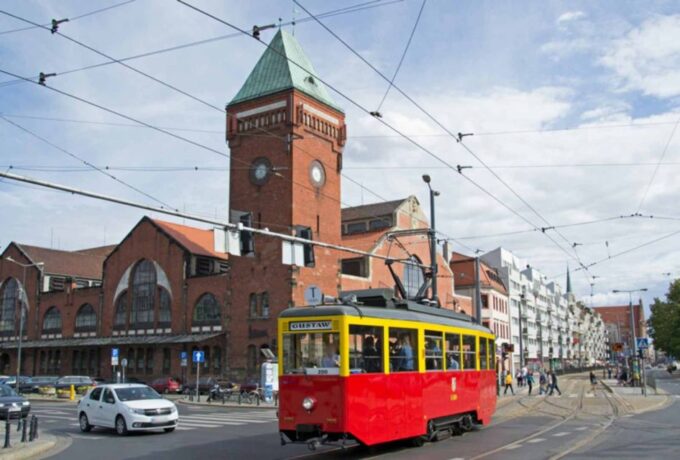 Wroclaw: Historic Tram Ride and Walking Tour - Language Options