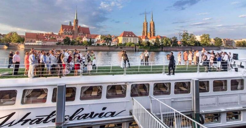 Wrocław: Long City Walk and Luxury Ship Cruise (For Groups) - Key Points