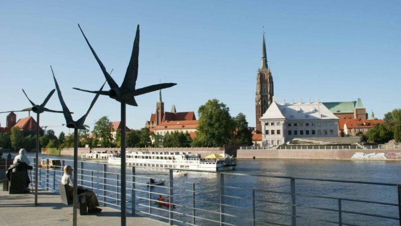 Wrocław: Long City Walk and Luxury Ship Cruise (For Groups) - Itinerary Highlights