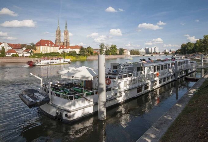 Wrocław: Long City Walk and Luxury Ship Cruise (For Groups) - Boat Cruise