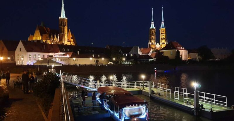 Wrocław: Old City Night Walk and Gondola Ride - Itinerary Details