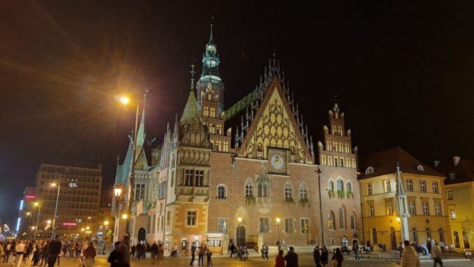 Wrocław: Old City Night Walk and Gondola Ride - Starting Location