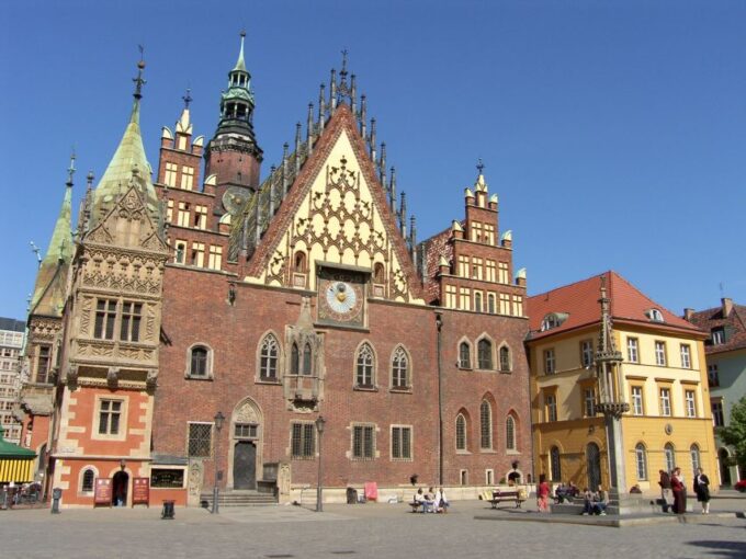 Wroclaw: Old City Walk and Cruise With Small Gondola - Significant Sites Explored
