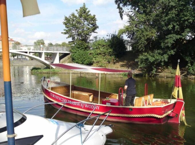 Wroclaw: Old City Walk and Cruise With Small Gondola - Frequently Asked Questions