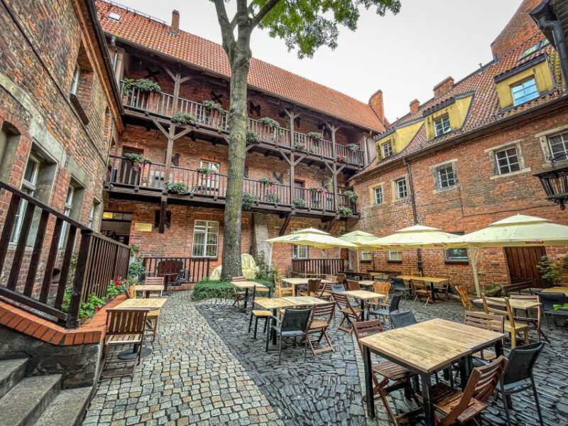 Wrocław: Old Town and Ostrów Tumski Walking Tour in English - Bridges of Wrocław