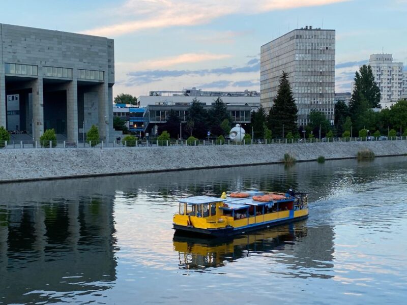 Wroclaw: Old Town Night Cruise With Ilumination - Meeting Point and Accessibility