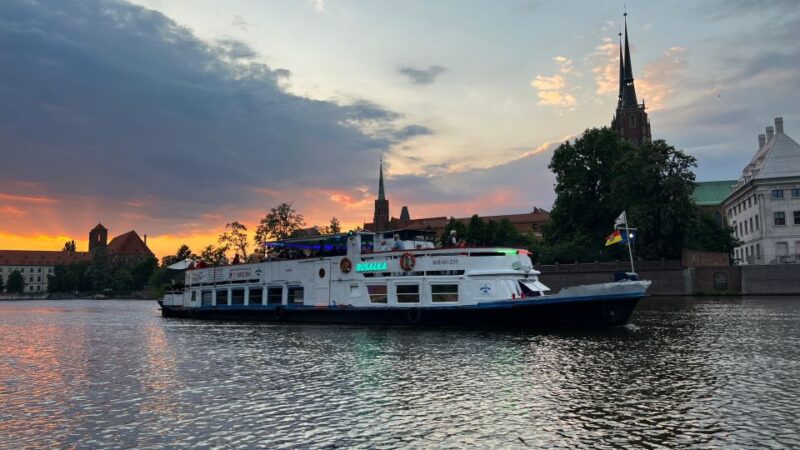 Wroclaw: Old Town Sunset Cruise - Accessibility and Participants