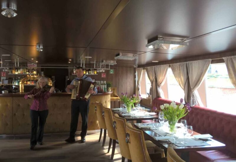 Wrocław: Old Town Tour and River Boat Ride With Music - Key Points