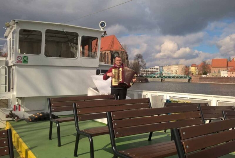 Wrocław: Old Town Tour and River Boat Ride With Music - Exploring Old Town and Cathedral Island