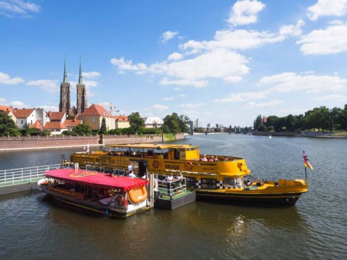 Wrocław: Old Town Tour and River Boat Ride With Music - Music Selections and Genres