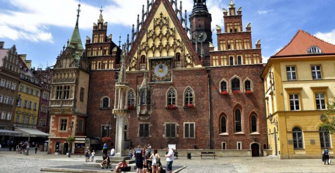 Wrocław: Ostrów Tumski and Old Town Highlights Private Tour - Language Options