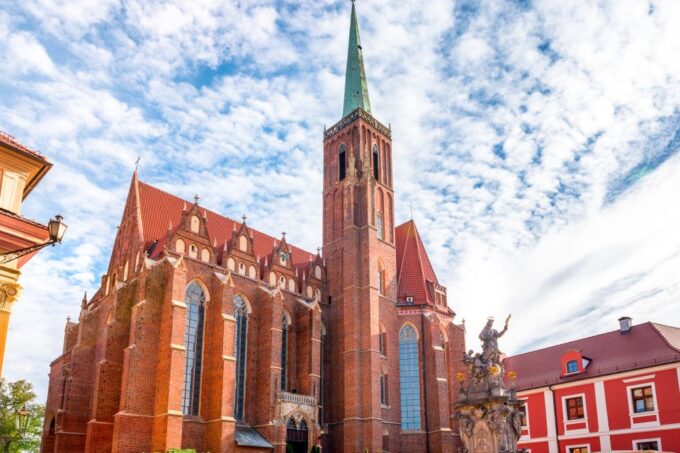 Wroclaw: Private Old Town Guided Tour - Boat Cruise and Refreshments
