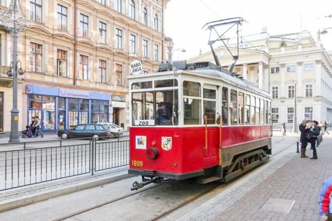 Wroclaw: Private Tour by Smal Historic Tram (1,5h, 11 Seats) - Tram Capacity and Reservation