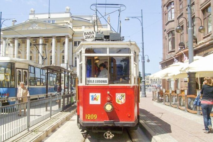 Wroclaw: Private Tour by Smal Historic Tram (1,5h, 11 Seats) - Cancellation Policy