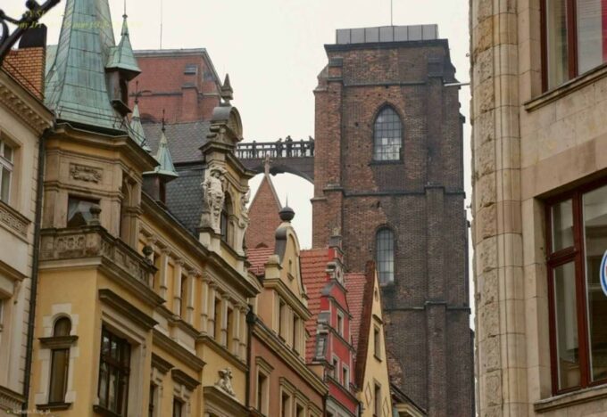 Wroclaw: Secrets of Wroclaw Walking Tour (2 Hours) - Meeting Point and Duration