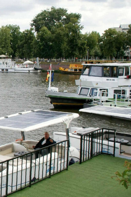 Wrocław: Solar Gondola Cruise on the Oder With a Guide - Wrocławs 1997 Flood