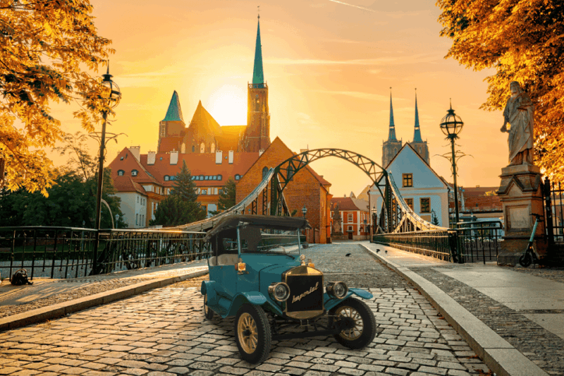 Wrocław: Tour of the Old Town in an Imperial E-car - Key Points