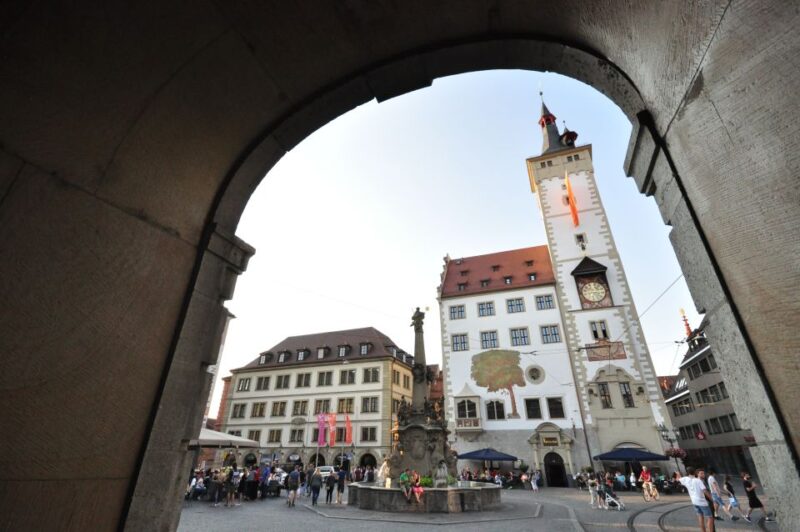 Würzburg: Guided Walking Tour With Franconian Wine - Tour Duration and Language