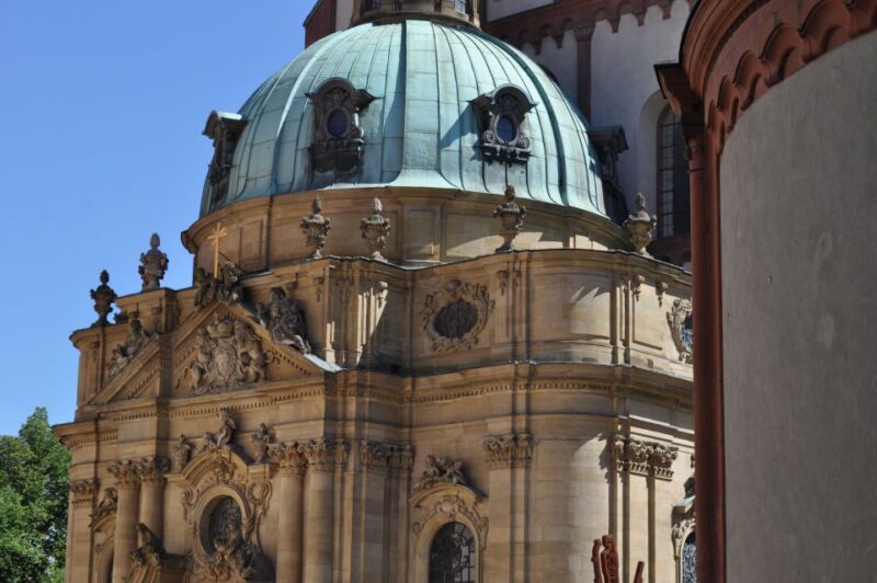 Würzburg: Guided Walking Tour With Franconian Wine - Traditional Franconian Wine Souvenir