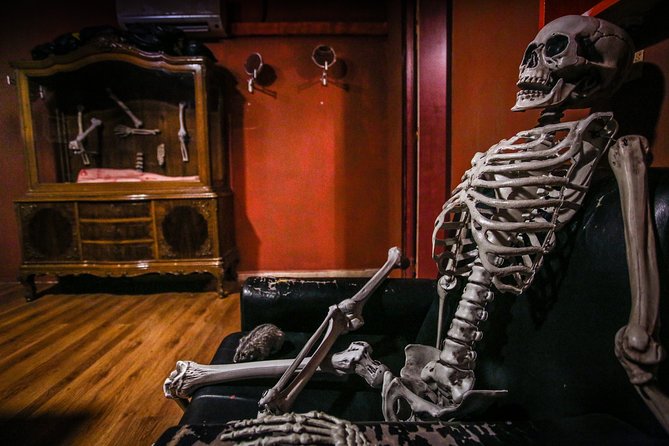 Xcape Room Bcn: Corpse Gallery Escape Room Barcelona - Teamwork and Collaboration