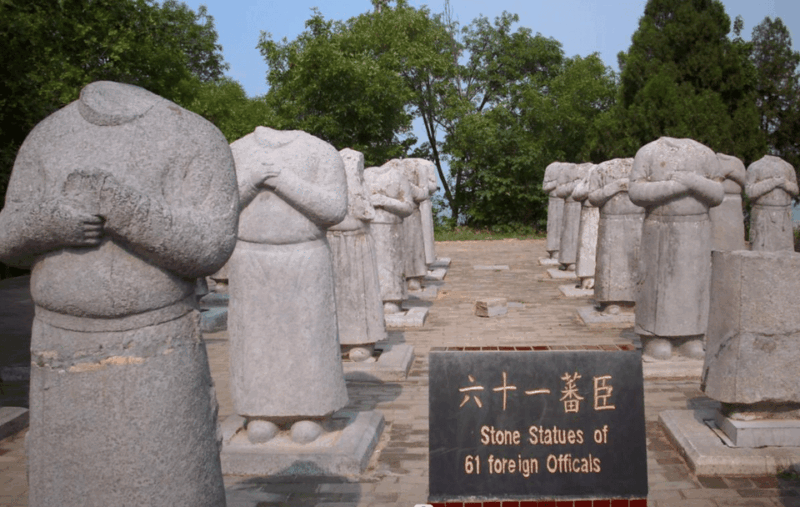 Xian 3000 Small Terracotta Army and Qianling Mausoleum Tour - Xian Xiyang Museum