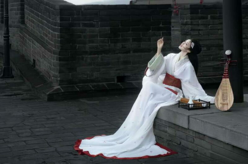 Xi'an: Hanfu and Tang Dynasty Costume Photo Shoot - The Journey Begins at the City Wall