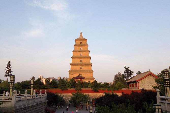 Xian Layover: City Wall and Big Wild Goose Pagoda With Airport Transfer - Experience the Big Wild Goose Pagoda