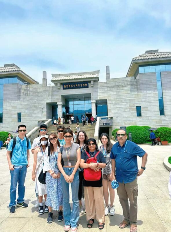 Xi'an: Terracotta Warriors All-Inclusive Bus Tour with Lunch - Considerations and Tips