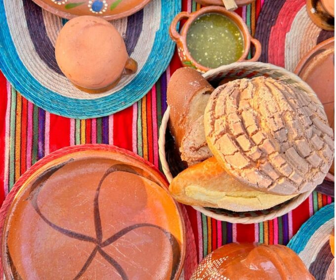Xochimilco Trajinera Sunrise Tour: Volcano Views & Breakfast - Sunrise Over Volcanoes