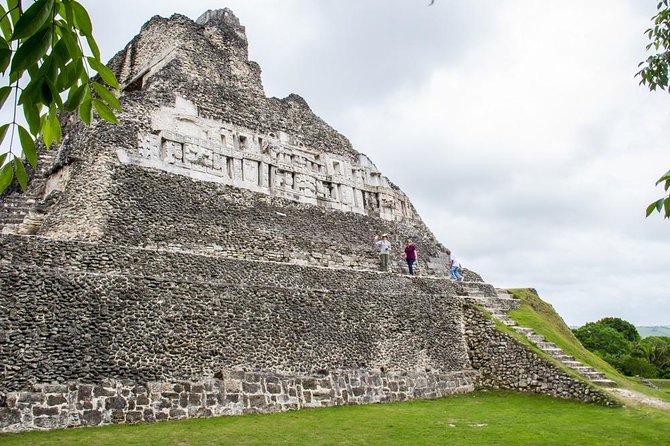Xunantunich Half-Day Tour From Placencia With Lunch - Xuanantunich Hand Cranked River Ferry