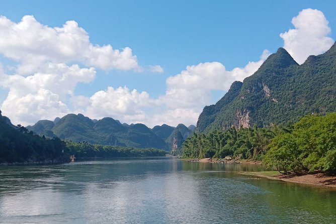 Yangshuo Old Town and 3 Star Li River Cruise From Guilin - Exploring Yangshuo Old Town
