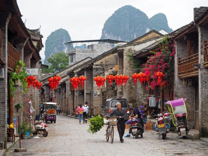 Yangshuo: Xianggong Hill and Yangshuo Countryside Tour - Tour Duration and Group Size