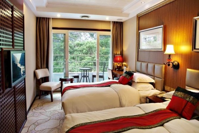 Yangtze River Deluxe Cruise Review - Accessibility and Cancellation