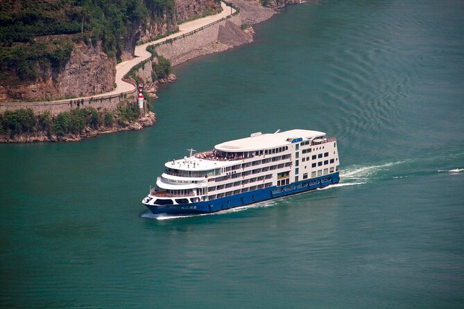Yangzi Explorer Cruise Review: Yichang to Chongqing - Guide and Services