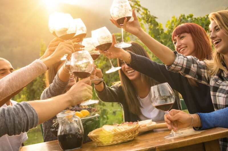 Yarra Valley: Bus Wine Tour With Lunch and a Glass of Wine - Key Points